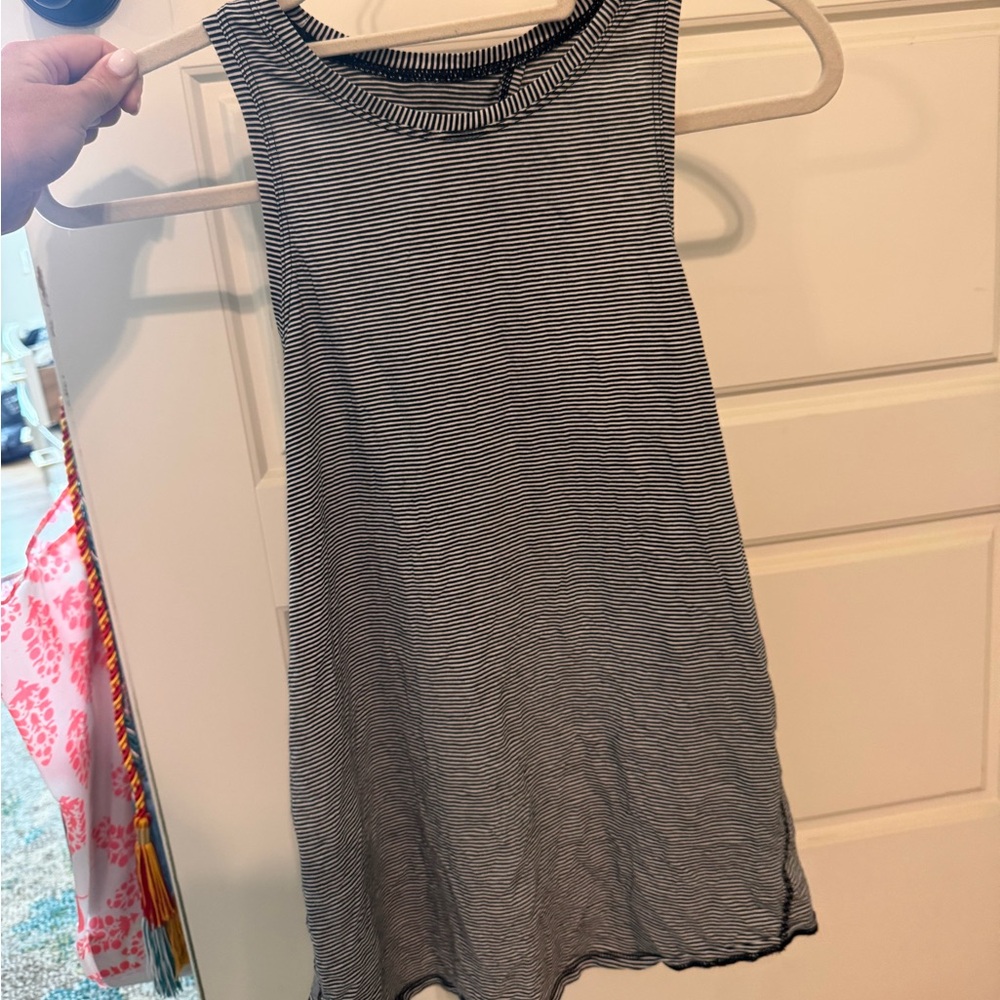 Lululemon Black & White Striped Open Back Tank – Size 4 – Cotton